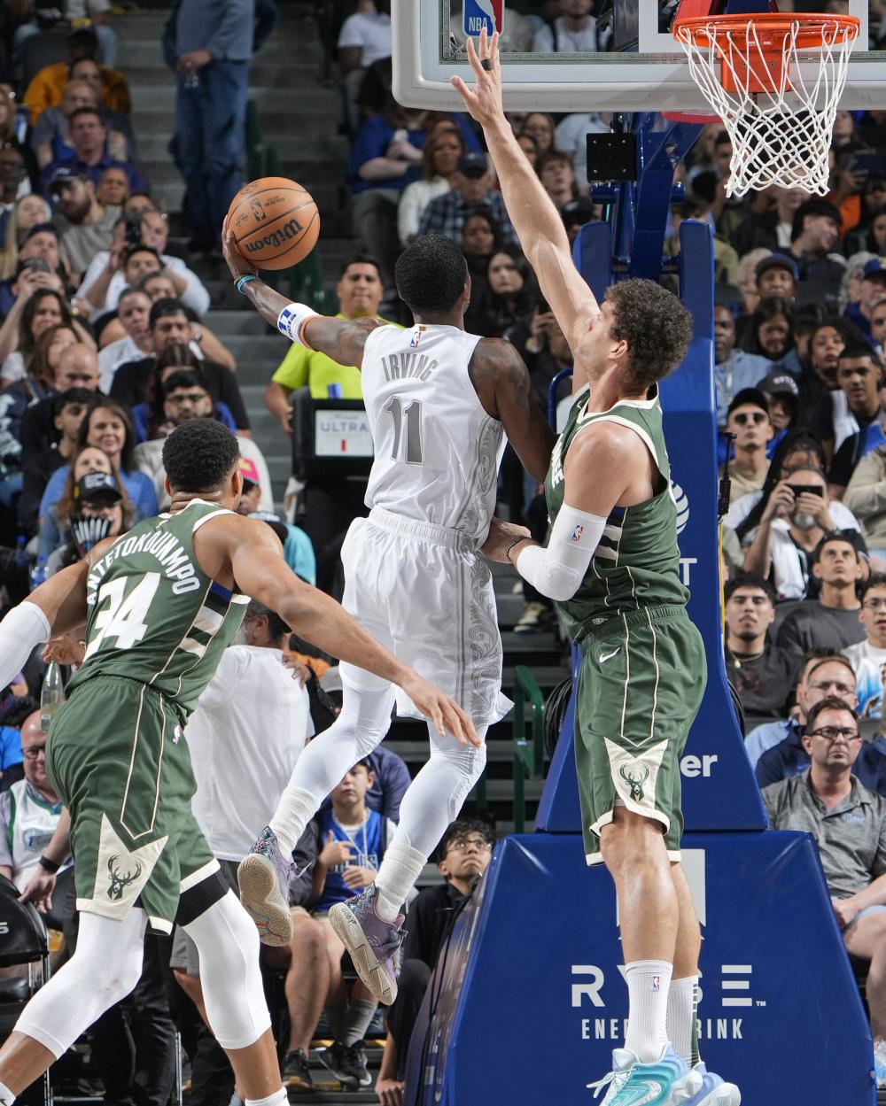 尽管他再次 尽管他再次