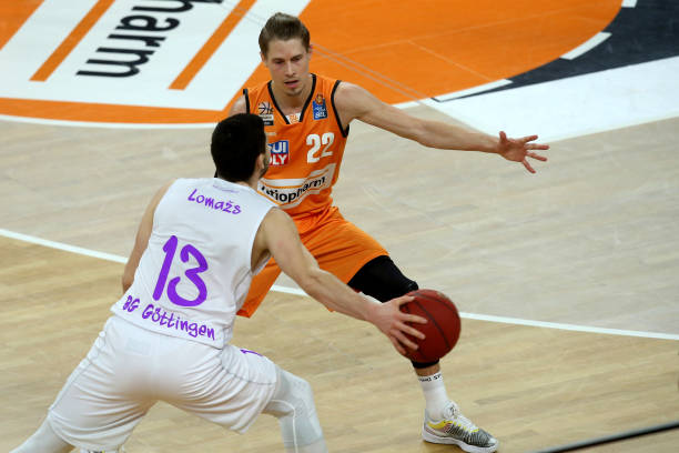 继续在绿茵 继续在绿茵