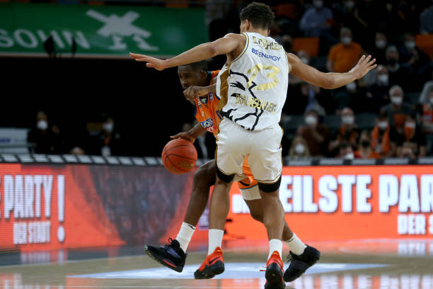 他用稳定的 他用稳定的